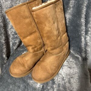 UGG Cream Suede Shearling Lined Footwear Size 5